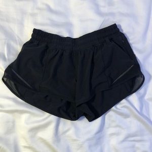 Lululemon black hotty hot shorts 2.5 inch